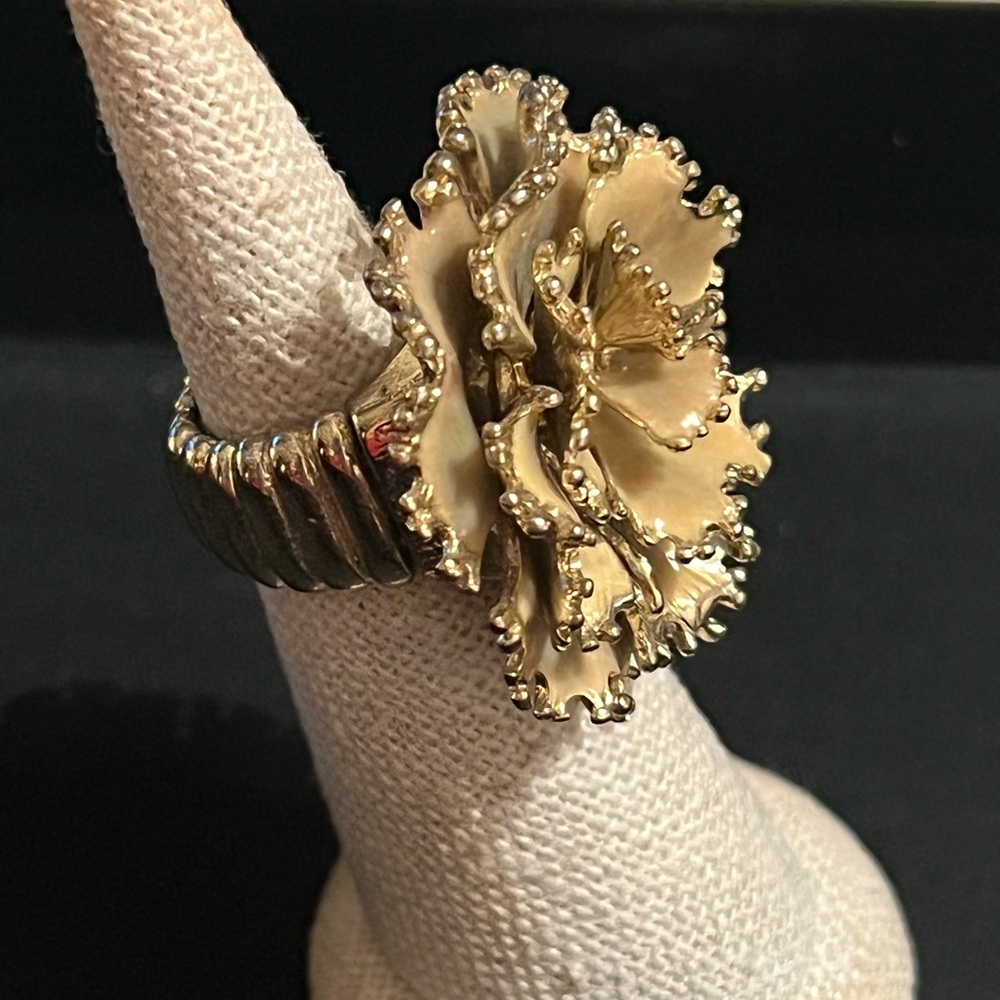 Gold Tone Oversized Dimensional Statement Ring! - image 1